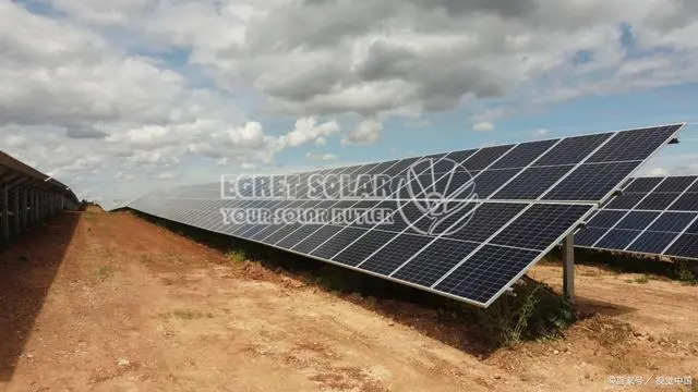 Geração Fotovoltaica Distribuída (FV) vs. Geração Fotovoltaica Centralizada: Uma Análise Comparativa